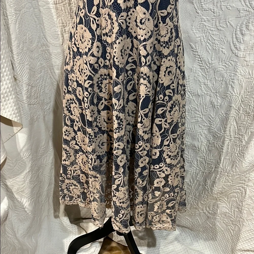 Floral Lace Sleeveless Dress‎